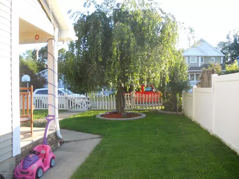 304 E Line St, Olyphant, PA 18447 photo 25
