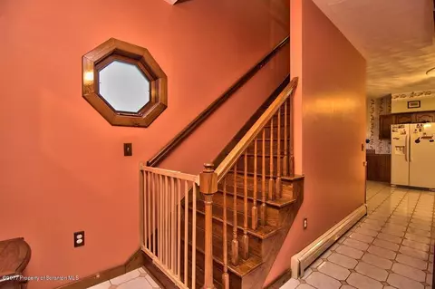 304 E Line St, Olyphant, PA 18447 photo 4
