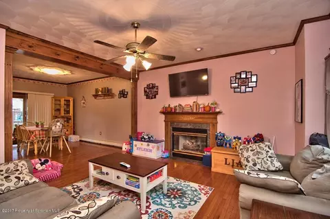 304 E Line St, Olyphant, PA 18447 photo 7
