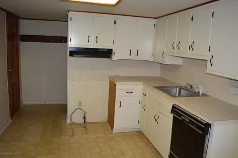 710 E Drinker St, Dunmore, PA 18512 photo 8