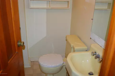 710 E Drinker St, Dunmore, PA 18512 photo 9