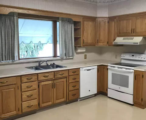 128 Third St, Old Forge, PA 18518 photo 5