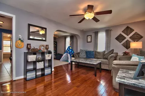 720 E Warren St, Dunmore, PA 18512 photo 11