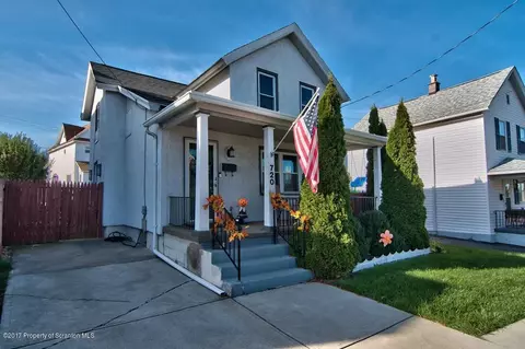 720 E Warren St, Dunmore, PA 18512 photo 3