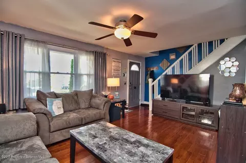 720 E Warren St, Dunmore, PA 18512 photo 12