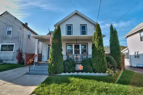 720 E Warren St, Dunmore, PA 18512 photo 1