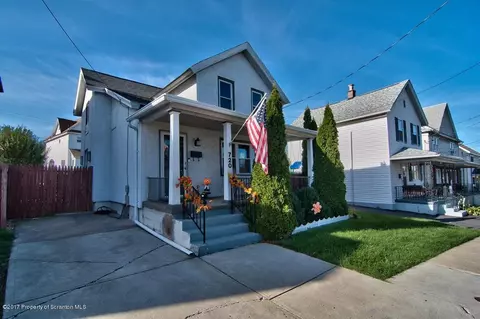 720 E Warren St, Dunmore, PA 18512 photo 2