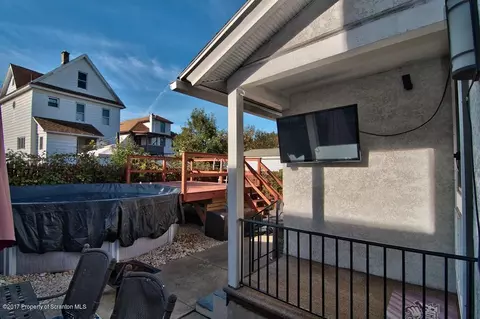 720 E Warren St, Dunmore, PA 18512 photo 5