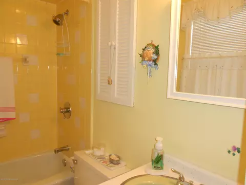 140 E Pine St, Dunmore, PA 18512 photo 14