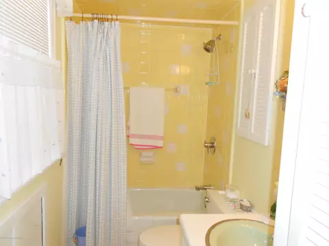 140 E Pine St, Dunmore, PA 18512 photo 13