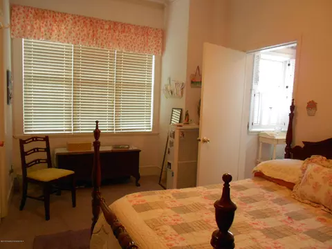 140 E Pine St, Dunmore, PA 18512 photo 11