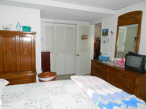 140 E Pine St, Dunmore, PA 18512 photo 26