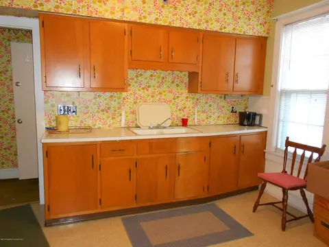 140 E Pine St, Dunmore, PA 18512 photo 31