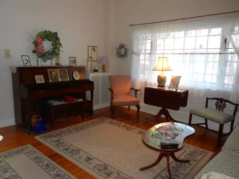140 E Pine St, Dunmore, PA 18512 photo 6