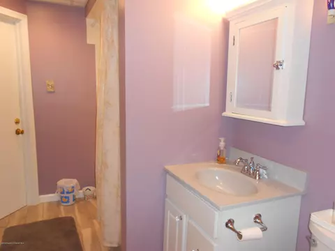 140 E Pine St, Dunmore, PA 18512 photo 22
