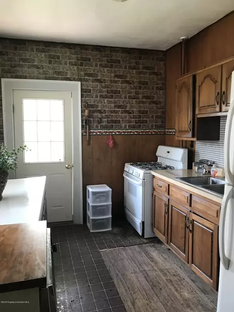 413 Susquehanna Ave, Olyphant, PA 18447 photo 2