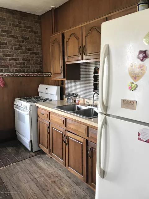 413 Susquehanna Ave, Olyphant, PA 18447 photo 3