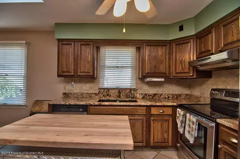 118 Apache Dr, Old Forge, PA 18518 photo 9