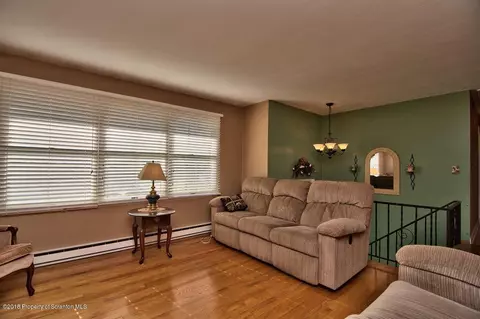 118 Apache Dr, Old Forge, PA 18518 photo 3