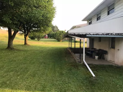 114 Apache Dr, Old Forge, PA 18518 photo 3