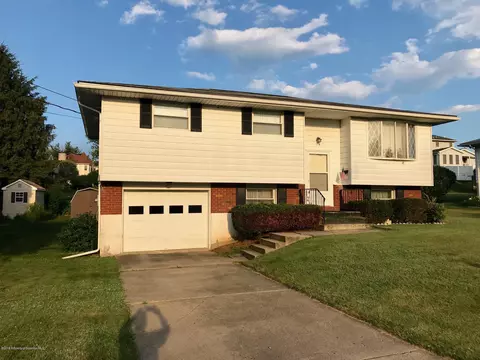 114 Apache Dr, Old Forge, PA 18518 photo 1