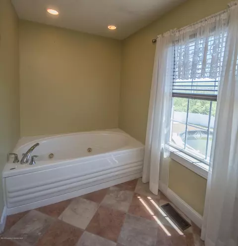 100 Tudy Ln, Olyphant, PA 18447 photo 22