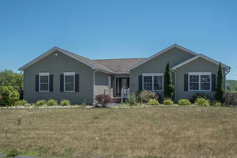 100 Tudy Ln, Olyphant, PA 18447 photo 2