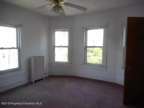 772 E Drinker St, Dunmore, PA 18509 photo 9