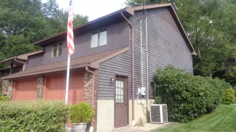804 Delaware St, Mayfield, PA 18433 photo 3