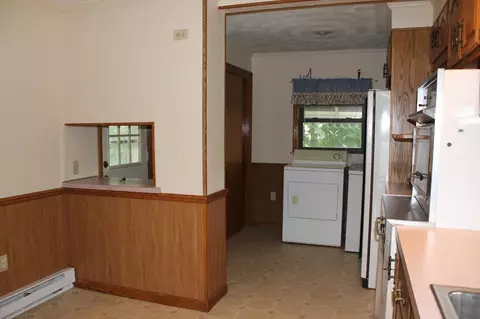 166 E Pine St, Dunmore, PA 18512 photo 4