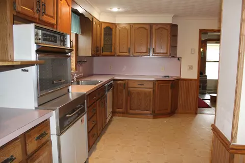 166 E Pine St, Dunmore, PA 18512 photo 2