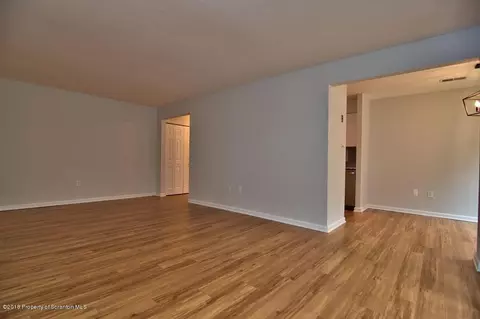 1401 Summit Pointe, Scranton, PA 18508 photo 9