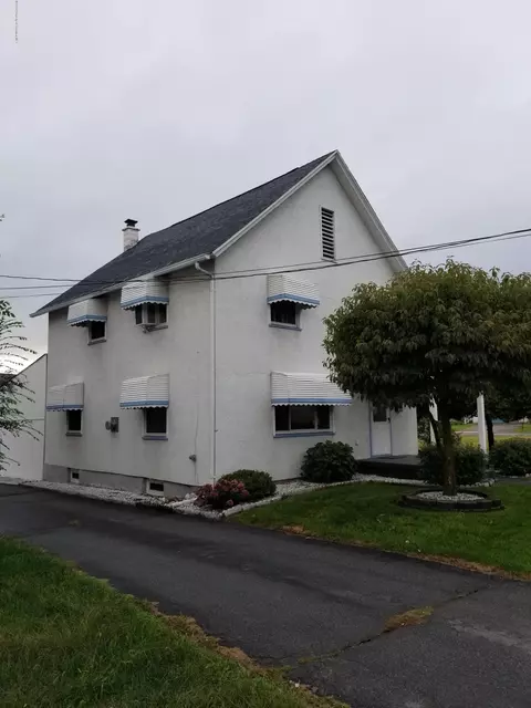 606 Moosic Rd, Old Forge, PA 18518 photo 3