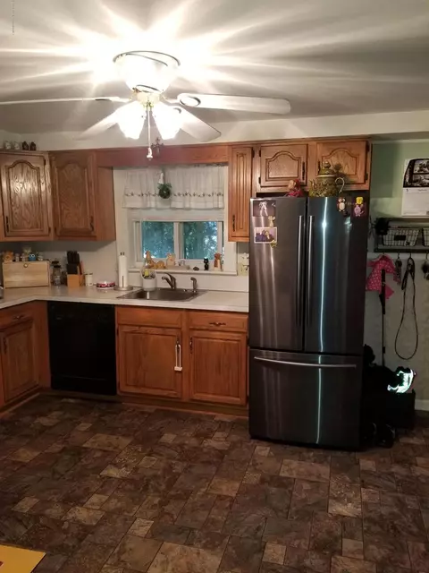 606 Moosic Rd, Old Forge, PA 18518 photo 8