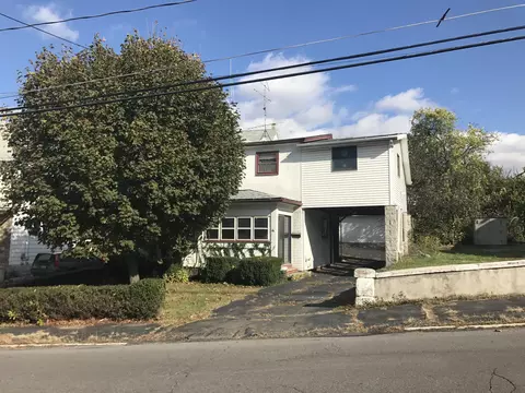 139 E Pine St, Dunmore, PA 18512 photo 2