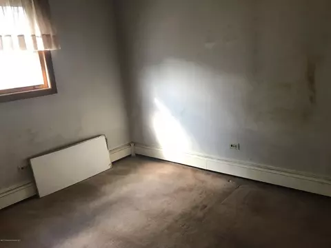 139 E Pine St, Dunmore, PA 18512 photo 17