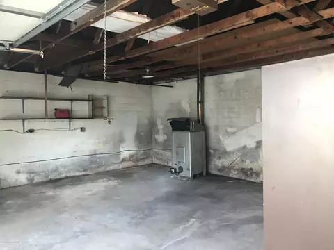 139 E Pine St, Dunmore, PA 18512 photo 4