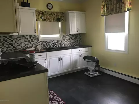 147 E Pine St, Dunmore, PA 18512 photo 8
