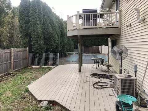601 Loop Ave, Scranton, PA 18508 photo 9