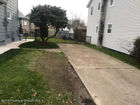 719 E Pine St, Olyphant, PA 18447 photo 2