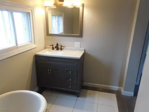 719 E Pine St, Olyphant, PA 18447 photo 13