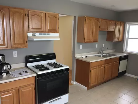 113 Marcus St, Dunmore, PA 18512 photo 3