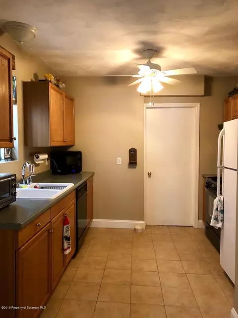 110 Smith St, Dunmore, PA 18512 photo 8