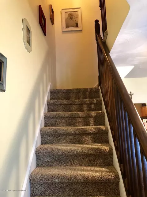 110 Smith St, Dunmore, PA 18512 photo 4