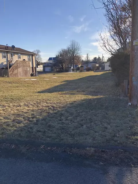 303 Lincoln St, Exeter, PA 18643 photo 1
