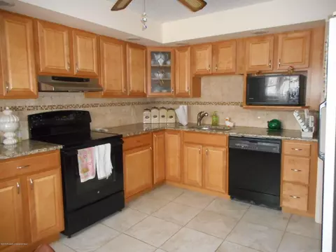 850 E Lacka Ave, Olyphant, PA 18447 photo 6