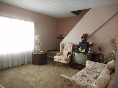 850 E Lacka Ave, Olyphant, PA 18447 photo 3
