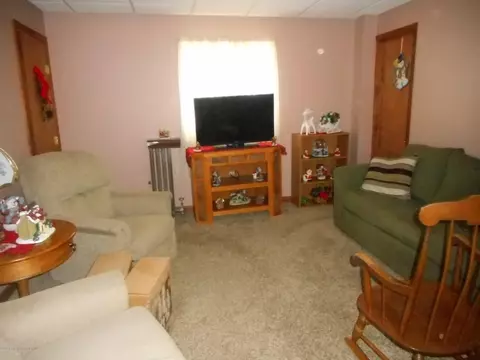 850 E Lacka Ave, Olyphant, PA 18447 photo 5