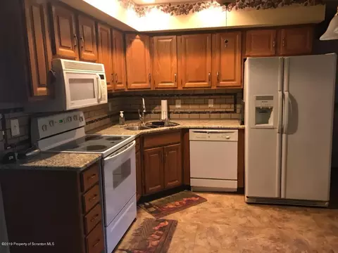 126 Taroli St, Old Forge, PA 18518 photo 3