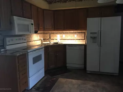126 Taroli St, Old Forge, PA 18518 photo 4